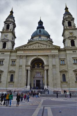 Ego sum via veritas et vita - Picture of St. Stephen's Basilica, Budapest