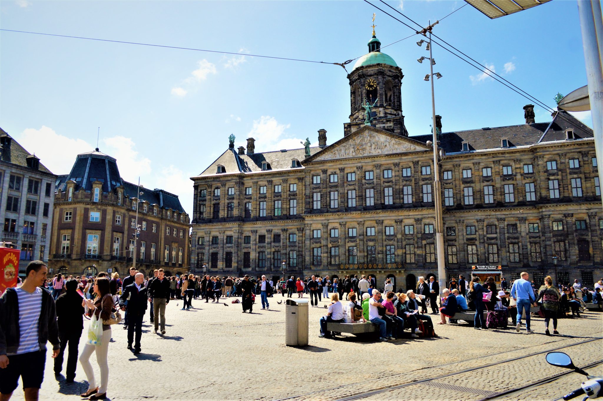 Площадь дам. Исторический центр Амстердама. Waterloo Square, Амстердам. Dam Square Amsterdam. Комьюнити центр в Амстердаме.