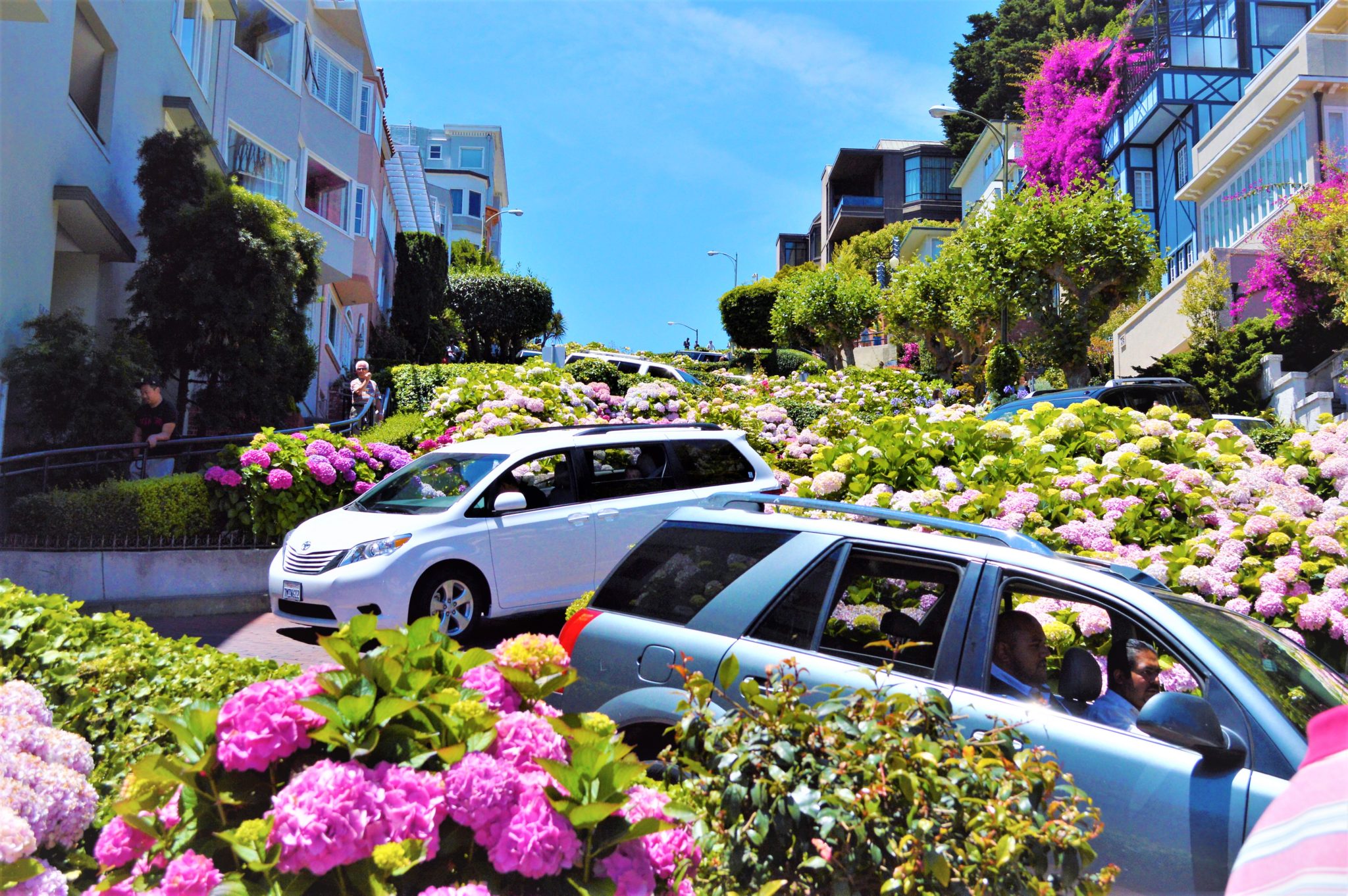 Cars on Lombard Street, San Francisco, USA | Round the World Magazine